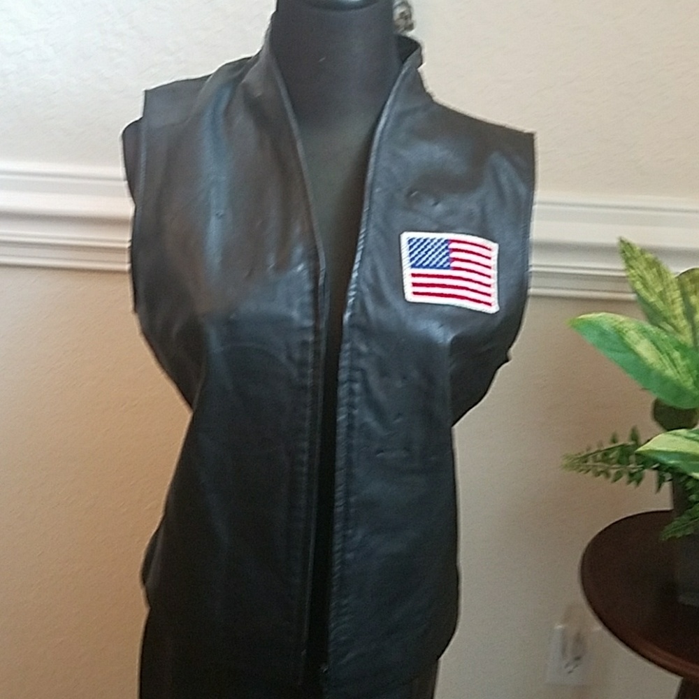 Mix It Leather Black Vest. Lined with Front Zipper